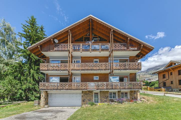 Apartamento inteiro, Apartamento 'Crocus 6' com varanda e Wi-Fi in Huez, Parque Nacional de Écrins