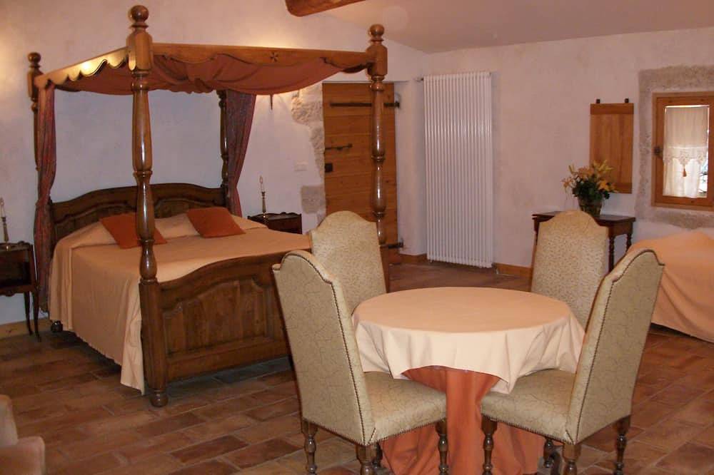 Ganze Wohnung, Ein Aufenthalt im Templer Commandery in Fabrègues, Mittelmeerküste (Frankreich)
