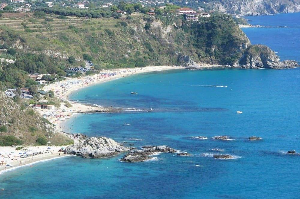 Fondaco del Capo. Case Vacanze 2 in Faro Capo Vaticano, Provincia de Vibo Valentia