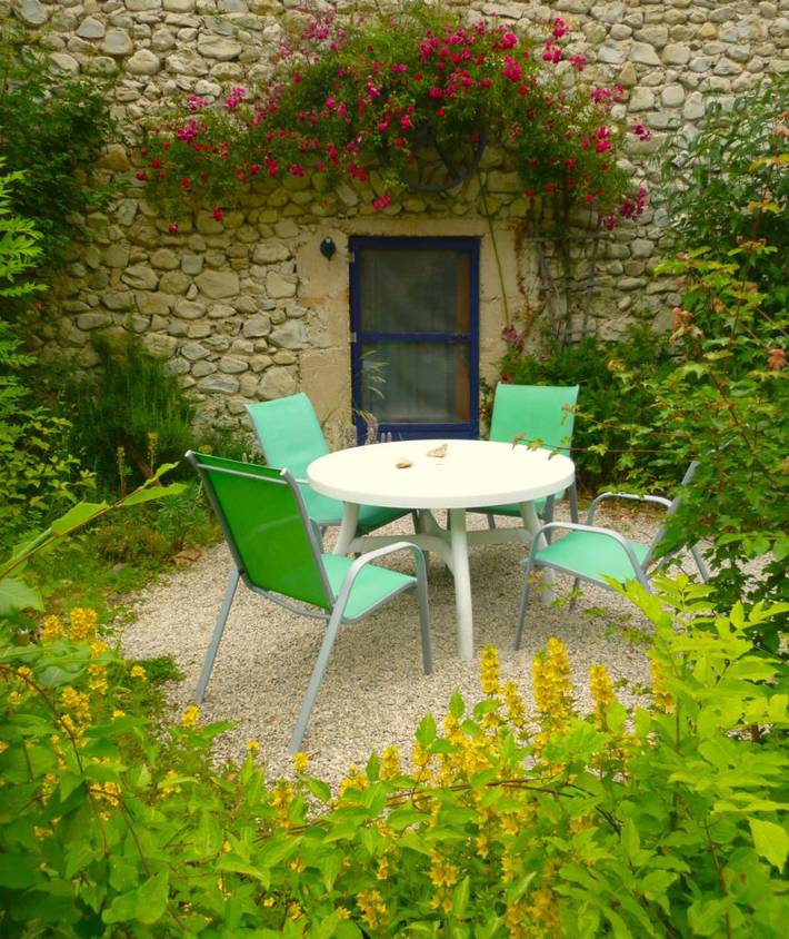 Gîte pour 2 personnes, avec jardin dans la Drôme - 2