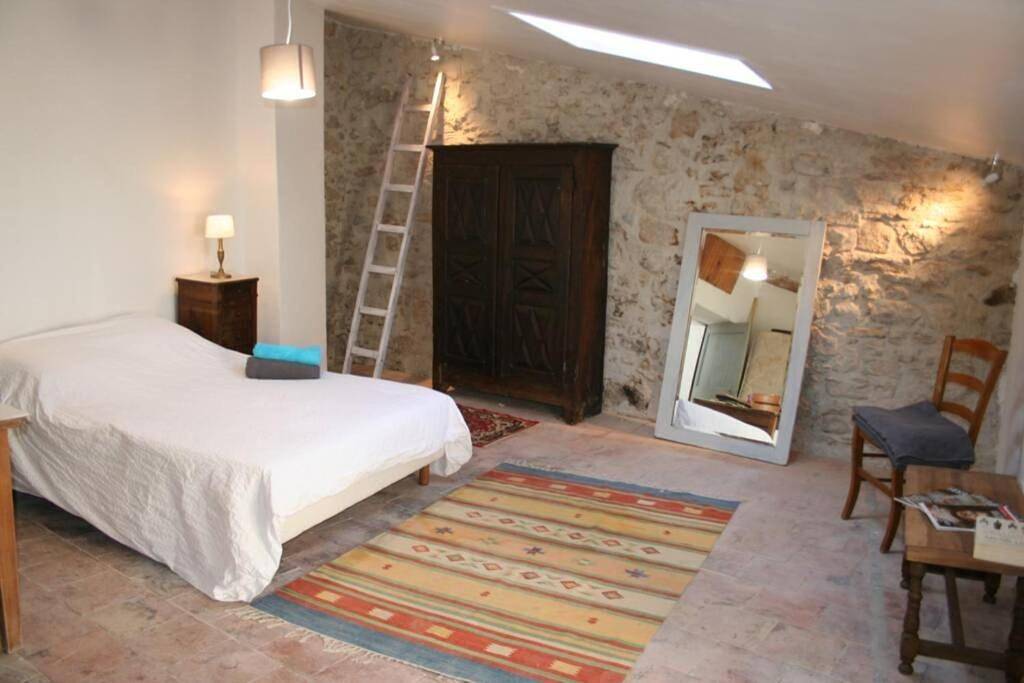 Character filled house overlooking the River Cesse in Bize-Minervois, Côte méditerranéenne (France)