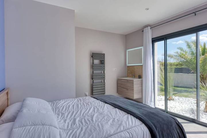 Maison de vacances privée avec WIFI, climatisation, piscine privée, TV, terrasse, animaux admis in Cassy, Lanton