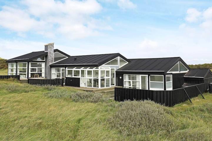 Ferienhaus für 12 Personen, mit Whirlpool und Terrasse sowie Pool und Sauna in Rødhus