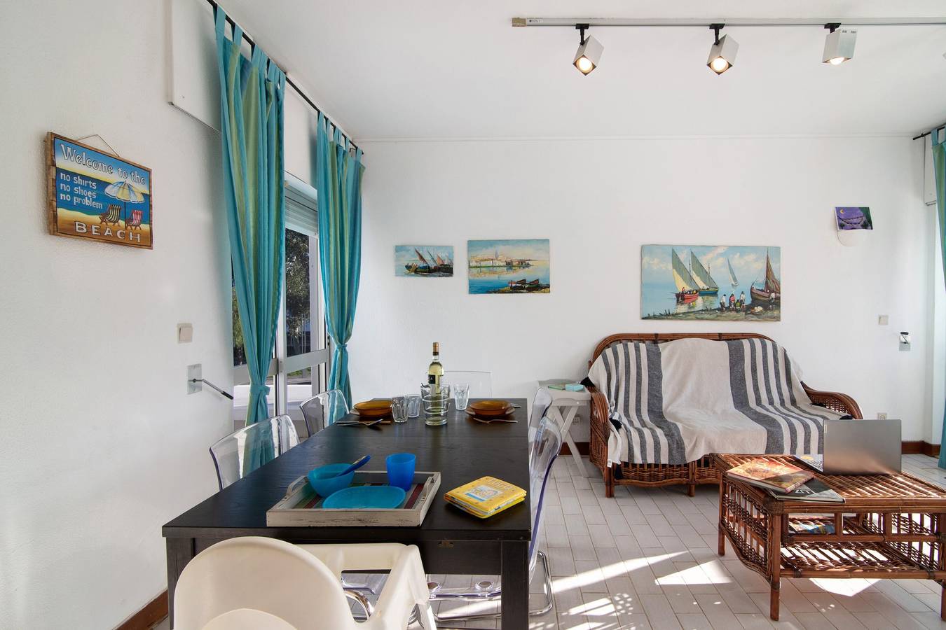 Entire apartment, Apartment 'Good Wave House' Vilamoura-Algarve. Central, spacious, bright and pleasant balconies in Quarteira, Faro District