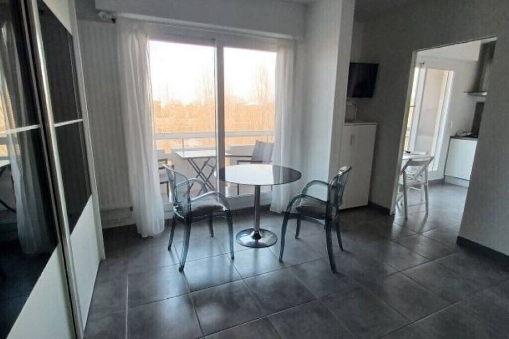 Ganze Wohnung, Studio with balcony and superb view in Bellerive-sur-Allier, Vichy und Umgebung