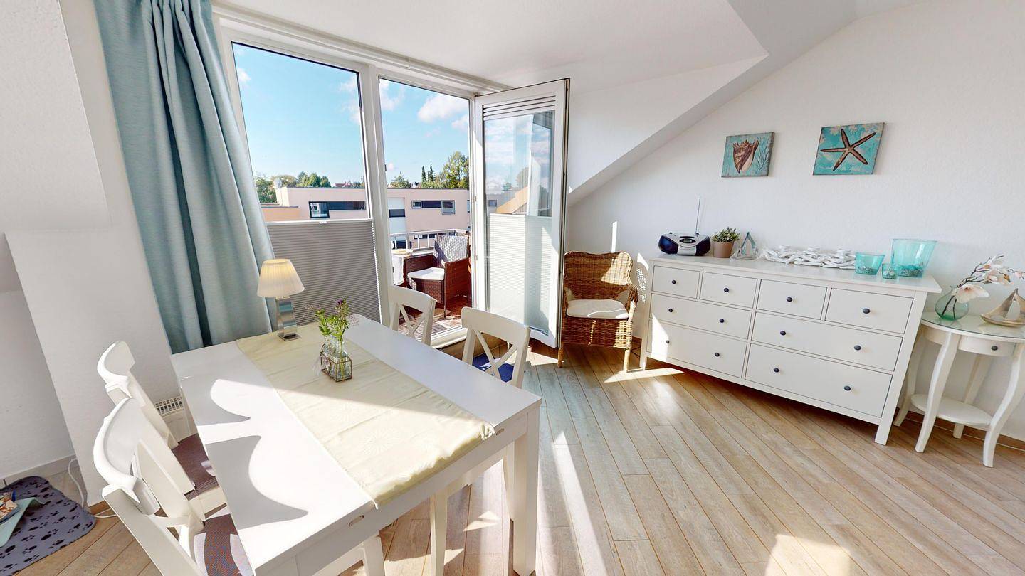 Ganze Wohnung, Helle, moderne 2-Zimmer-Ferienwohnung für 4 Personen mit Balkon an der Ostsee in Grömitz, Ostholstein