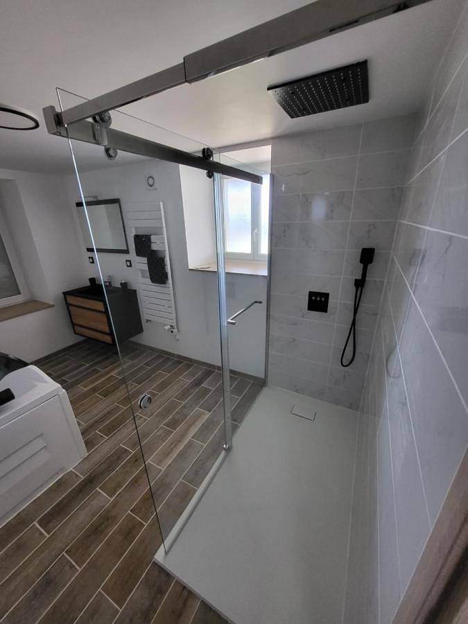Appartement entier, Two-Bedroom House in Échenoz-le-Sec, Haute-Saône