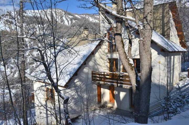 Ganze Wohnung, Geräumige Wohnung inmitten der Natur in Allos, Castellane und Umgebung