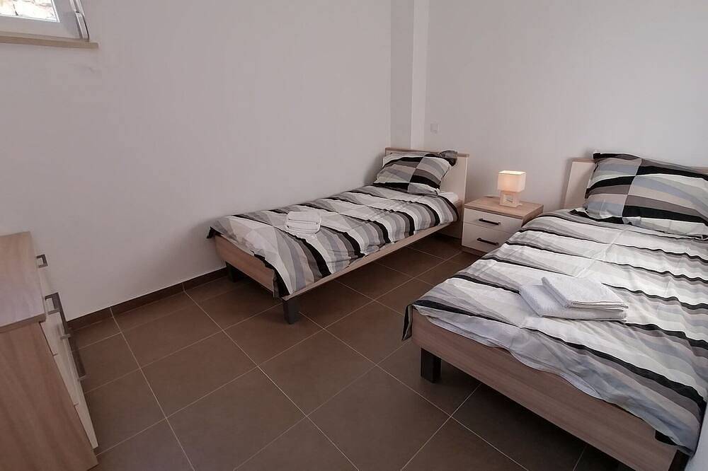 Ganze Wohnung, Wohnung am Strand in Dalmatien in Bilice, Šibenik-Knin