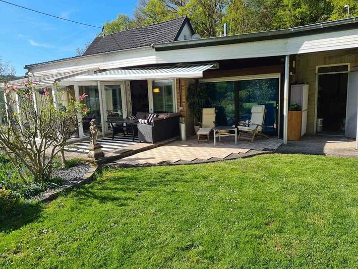 Ferienhaus in Mehren mit Schwimmbecken in Mehren, Vulkaneifel