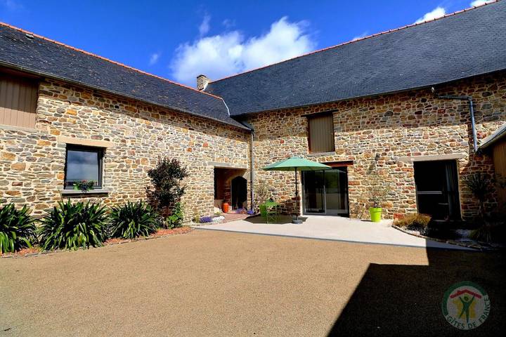 Gîte pour 6 personnes, avec terrasse et jardin