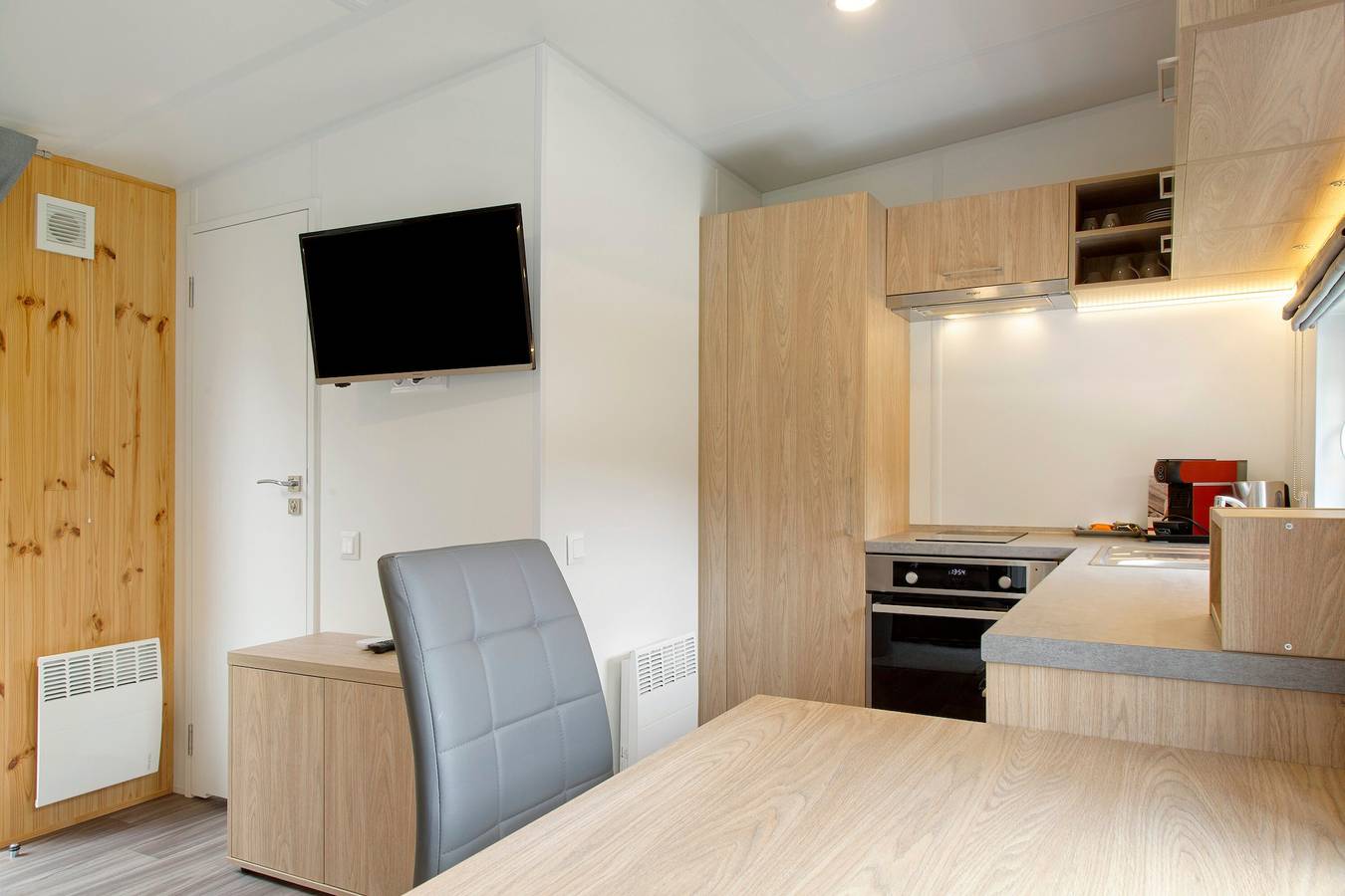 Tiny Home 'Entspannung Und Erholung' met Uitzicht op de Bergen, Wi-Fi en Airconditioning, foto 11