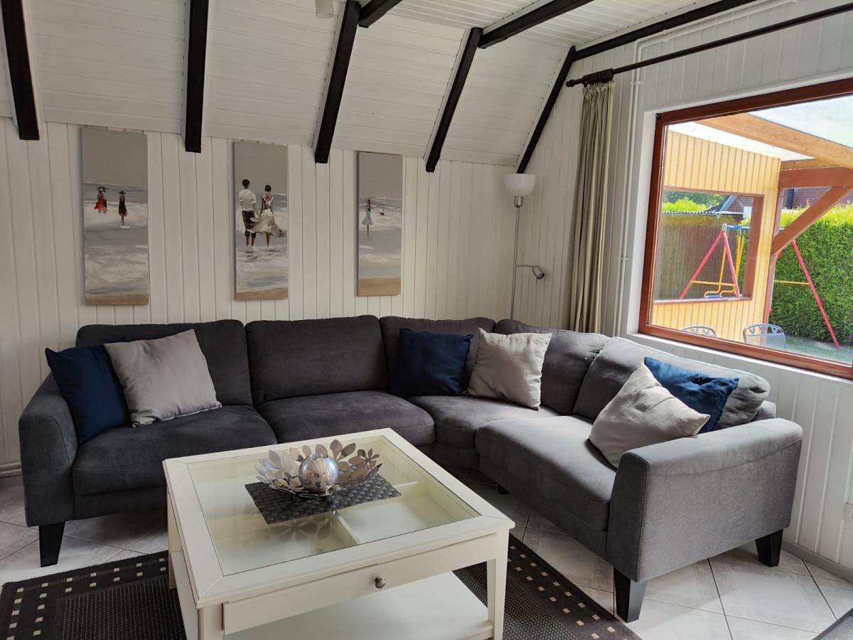 6 Personen Ferienhaus mit 4 Schlafzimmern, Infrarotwaermekabine, mit Blick auf den Weltschiffahrtsweg in Otterndorf in Otterndorf, Cuxland