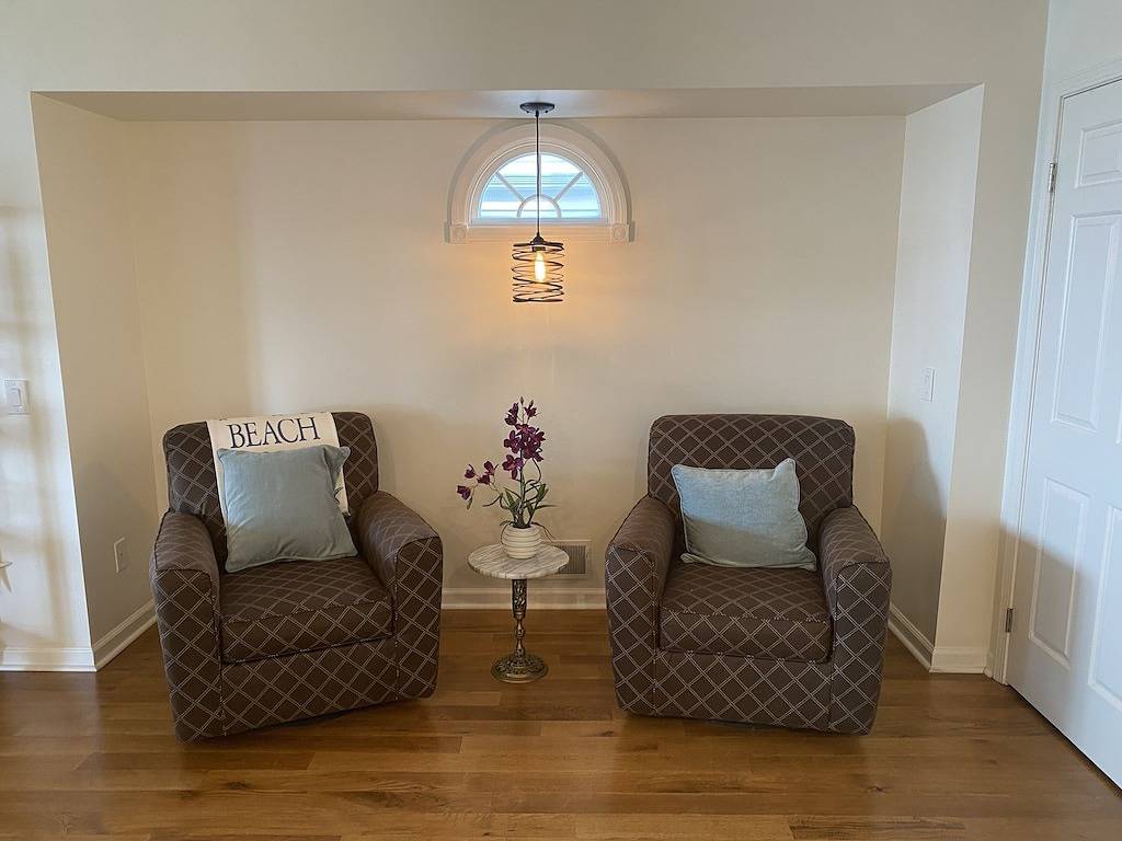 Lake House on Rochester's Secret Sidewalk in Rochester, Ontariosee