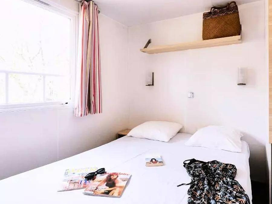 Camping Domaine des Chênes Blancs Pausado - Mobilhome 5 personas - Acogedor Mobil-home 3 Habitaciones 5 Personas Aire Acondicionado in Saint-Saturnin-lès-Apt, Parque natural regional del Luberon