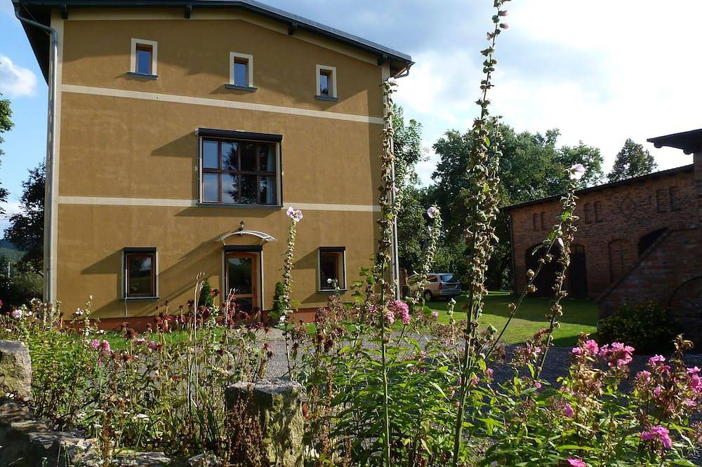 Large holiday home for families and groups.\nwith yoga/playroom and garden in Sudeten (Polonia)