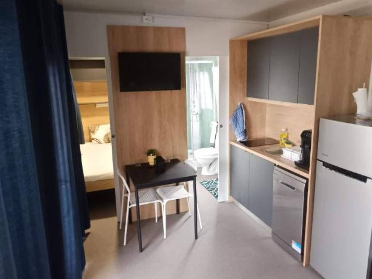Two Bedroom Mobile Home with Terrace in Pirovac, Šibenik-Knin