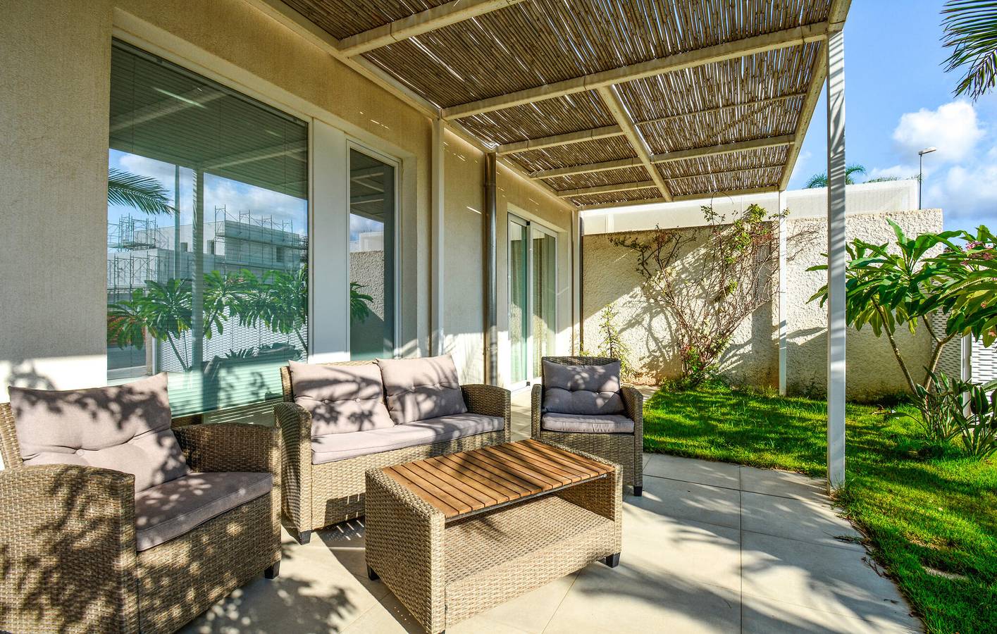 Sea View Apartment with Pool, Terrace & Parking, 800m to Marina di Ragusa Beach. in Ragusa, Ragusa Province