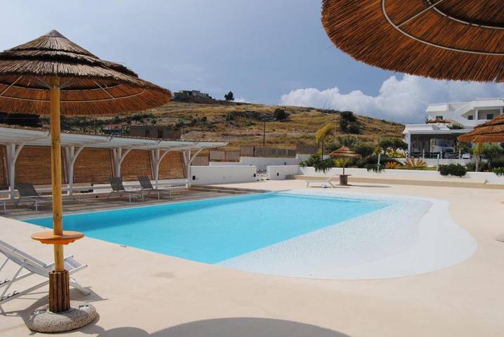 Ferienhaus für 2 Personen, mit Terrasse und Garten sowie Pool