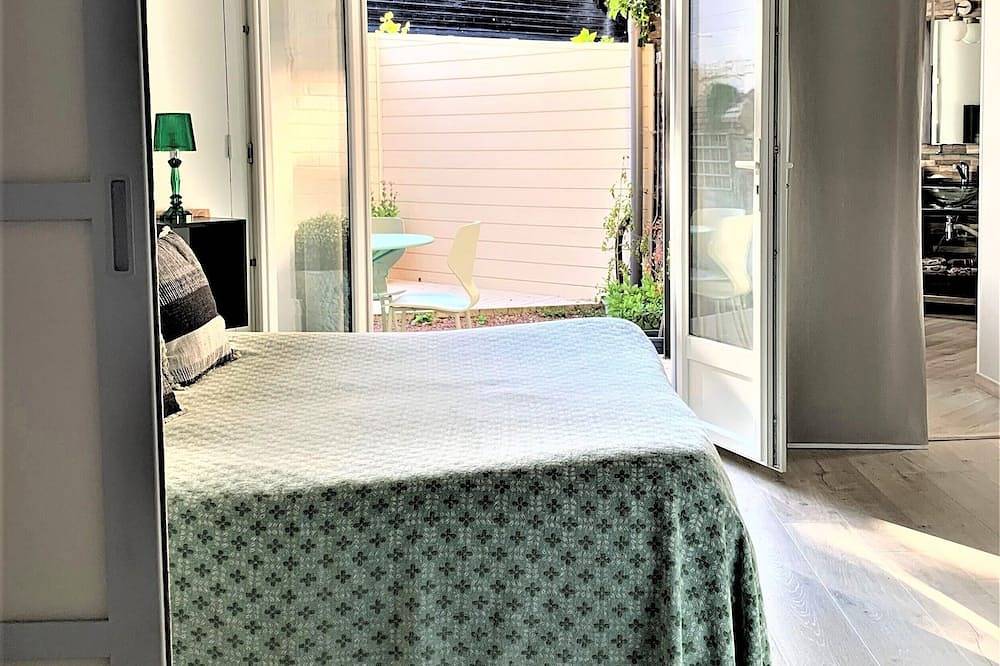 Apartamento entero, Elegant loft + large patio 800 m from lakes, forest, casino, Spa in Normandy in Forges-les-Eaux, Región de Dieppe