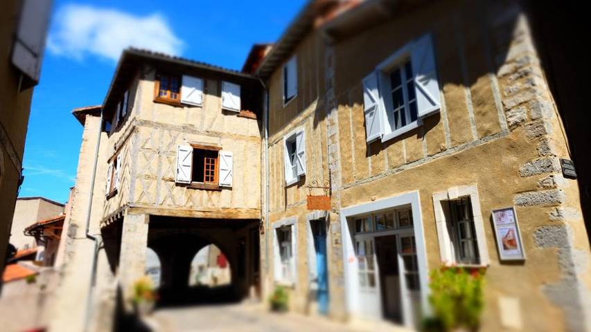 Location de vacances pour 2 personnes, avec Terrasse ainsi que Jardin et Vue à Saint-Lizier