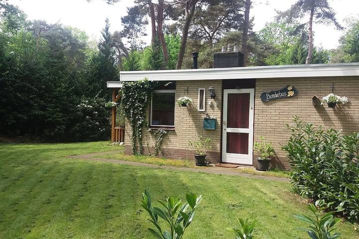 Location de vacances pour 4 personnes, avec Terrasse ainsi que Jardin et Piscine dans Arriën