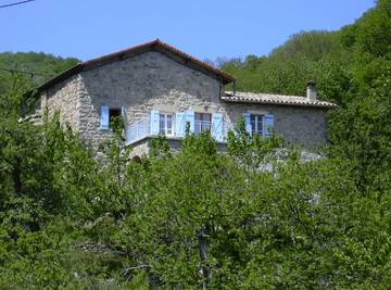 Gîte pour 4 personnes, avec terrasse, animaux acceptés en Ardèche