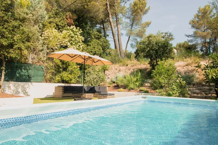 Casa de vacaciones para 13 personas, con terraza además de jardín y piscina - 1