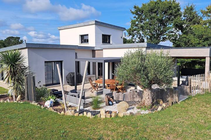 Location de vacances pour 8 personnes, avec Jacuzzi ainsi que Terrasse et Jardin dans Plage Kersidan
