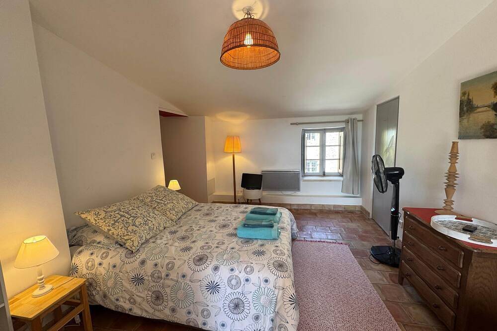 Apartamento entero, West Studio – Vineyard Room Château Barbebelle - Rognes-Near to Aix en Provence in Rognes, Region de Aix-en-Provence