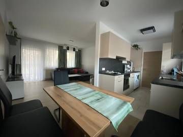 Gîte pour 5 personnes, avec jardin dans Korneubourg