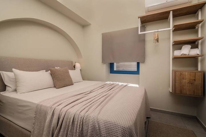 Astarte Villas - Bleu Beach Front Villa with Pool in Argassi, Zante