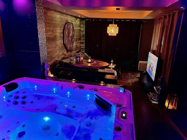 Hôtel pour 2 personnes, avec Terrasse ainsi que Jacuzzi et Vue dans Onnaing