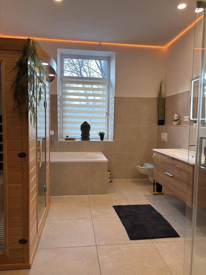 Ferienwohnung für 10 Personen, mit Garten und Sauna sowie Ausblick in Pleinfeld