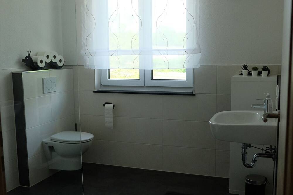 Ganze Wohnung, Wohnung mit 3 Schlafzimmern und Balkon in Ravensburg, Region Bodensee-Oberschwaben