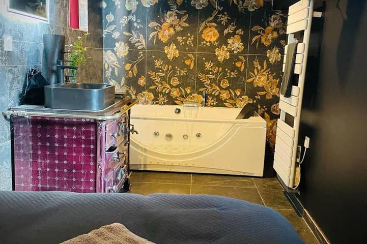 Gîte pour 2 personnes, avec jacuzzi et jardin à Montaigu-le-Blin - 3