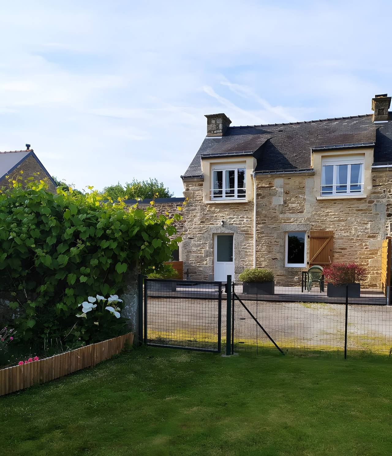 Holiday home 'Le Gîte De Burguin' with private terrace, shared garden and Wi-Fi