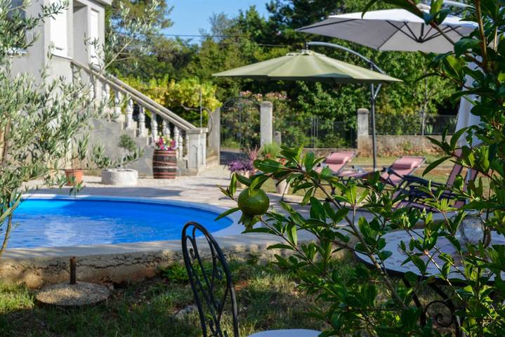 Ferienwohnung für 8 Personen, mit Pool und Garten in Dobrinj