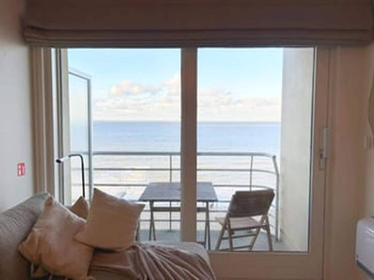 Entire apartment, Stunning Seaview Apartment with Balcony in Blankenberge, Belgian Coast