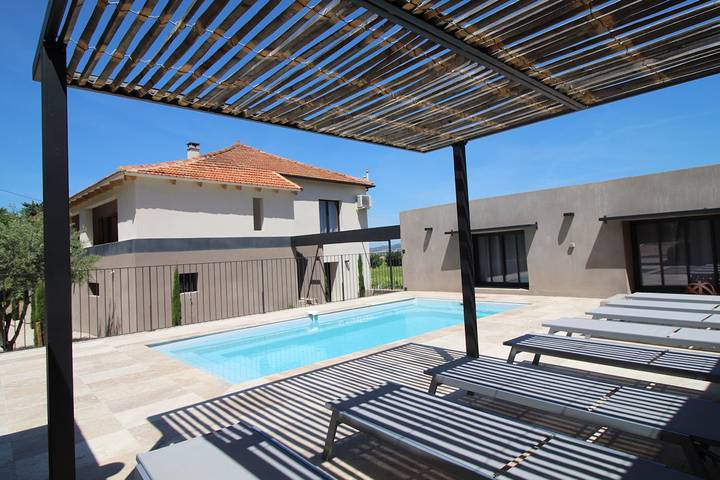 Gîte pour 9 personnes, avec piscine ainsi que jardin et terrasse, animaux acceptés dans Dentelles de Montmirail - 3