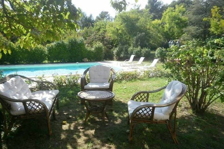 Location de vacances pour 10 personnes, avec terrasse et jardin, animaux acceptés à Lauris