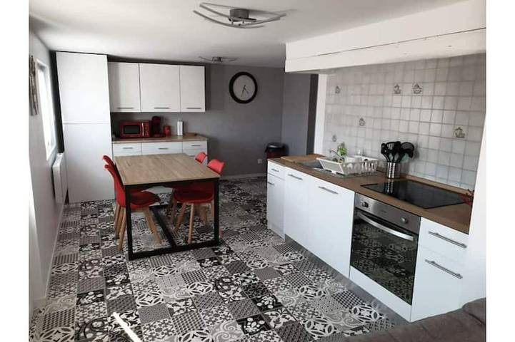 Gîte pour 4 personnes, avec piscine et jardin, animaux acceptés à Gurgy