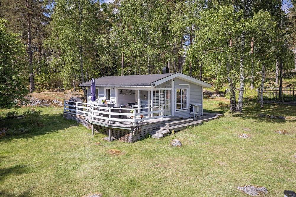 Sandvik Landflucht Minuten vom Strand entfernt in Stjärnorp, Roxen
