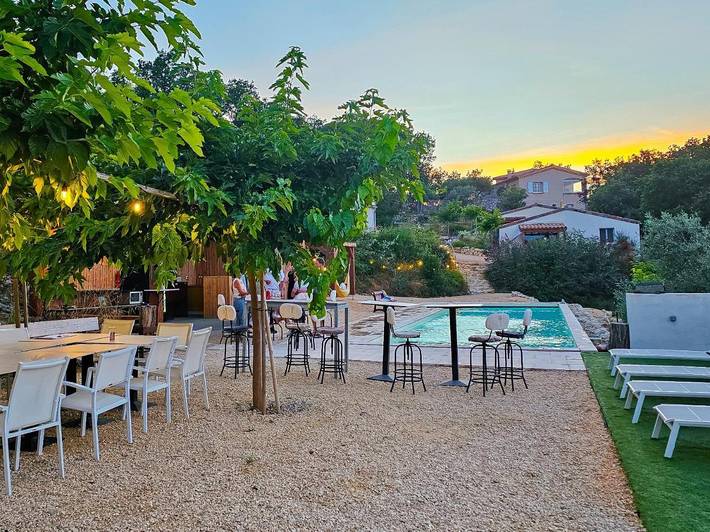Location de vacances pour 5 personnes, avec jardin ainsi que piscine et vue à Banne - 3