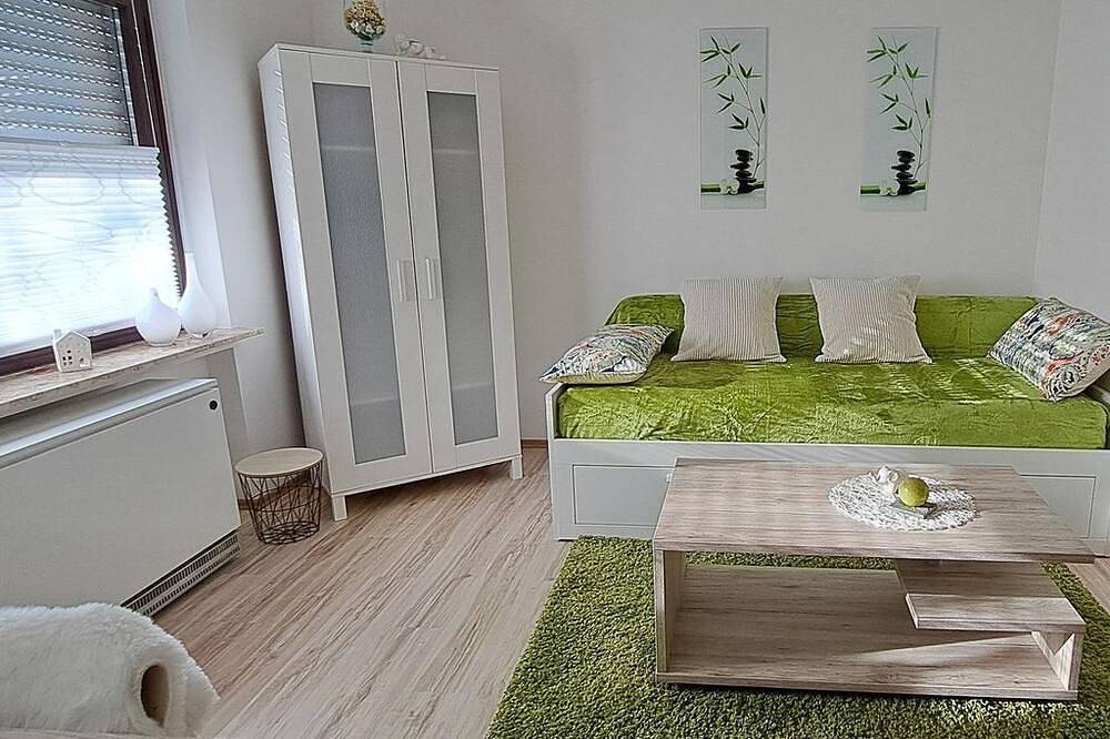 Ganze Wohnung, Ferienwohnung Engels - Neue Allergiker-Ferienwohnung mit Terrasse im Ww in Altenkirchen & Umgebung