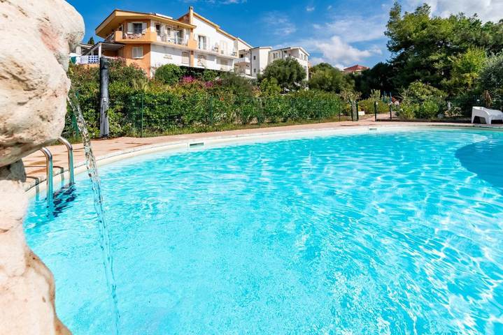 Chambre d’hôte pour 2 personnes, avec vue ainsi que piscine et jardin, adapté aux familles