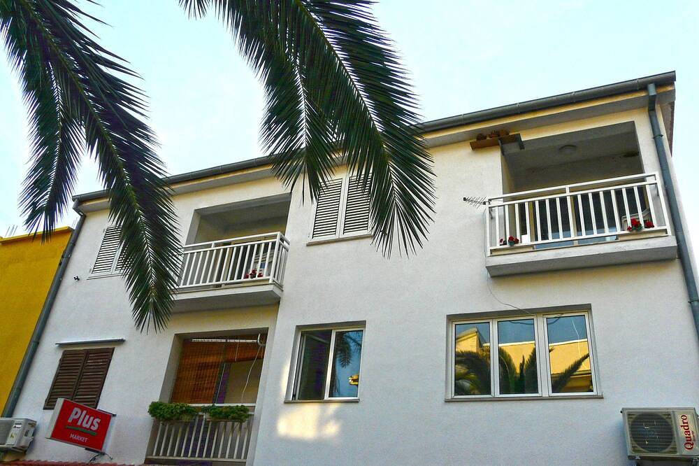 Ganze Wohnung, 1-Zimmer-Ferienwohnung mit Balkon und Meerblick Drvenik Donja vala, Makarska (A-6756-a) in Drvenik, Makarska Riviera
