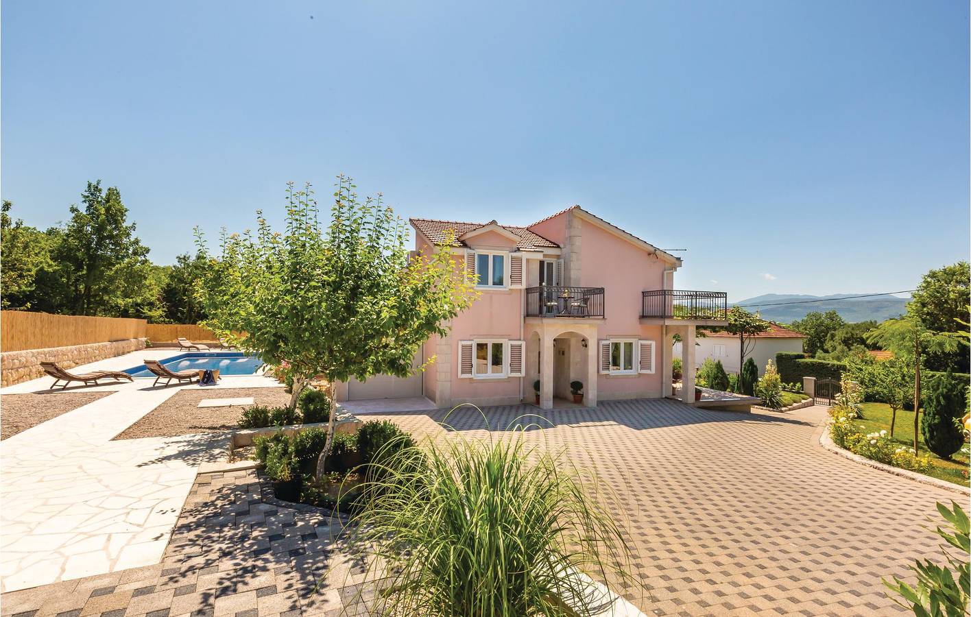 Charmantes Apartment in Imotski mit Pool und Terrasse, nur wenige Schritte vom Stadtzentrum entfernt in Imotski, Makarska Riviera