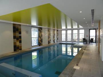Cottage pour 2 personnes, avec jardin et vue ainsi que piscine et sauna, animaux acceptés à Besançon
