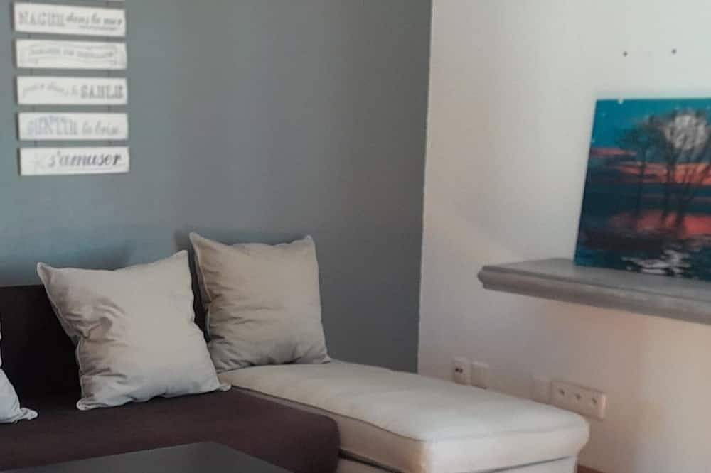 Appartement entier, F2 à 300 mètre de la plage, tous commerces à proximité. in Bernières-sur-Mer, Région de Caen
